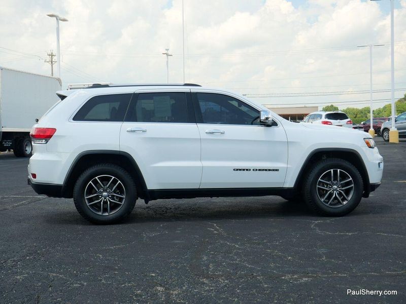 Used 2017 Jeep Grand Cherokee LimitedImage 11