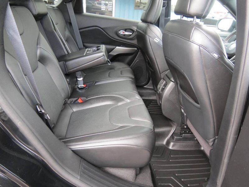 Used 2021 Jeep Cherokee 80th Anniversary Edition 4x4 4dr SUVImage 13