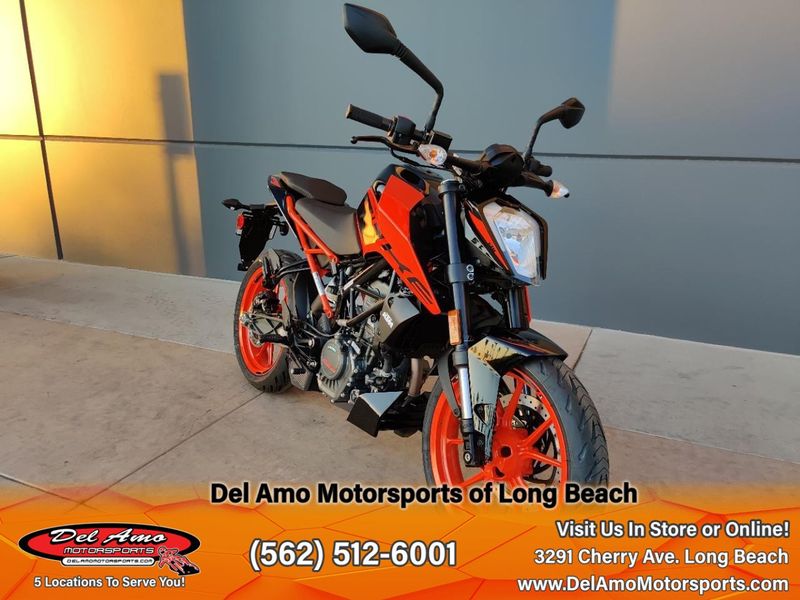 2023 KTM 200 DUKE  in a ORANGE exterior color. Del Amo Motorsports of Long Beach (562) 362-3160 delamomotorsports.com 