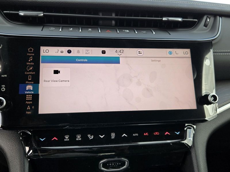 New 2026 Jeep Grand Cherokee Laredo Altitude 4x2