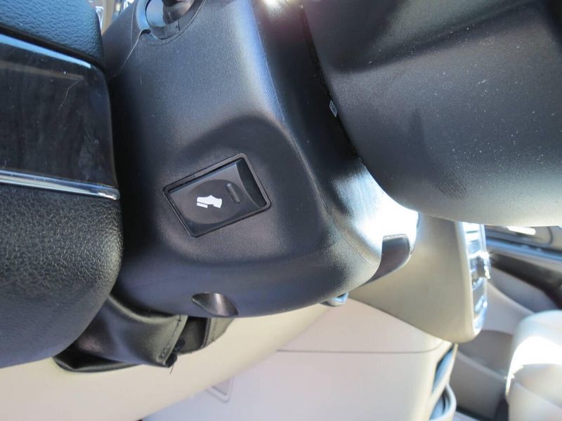 Used 2014 Chrysler Town & Country Touring L 4dr Mini VanImage 12