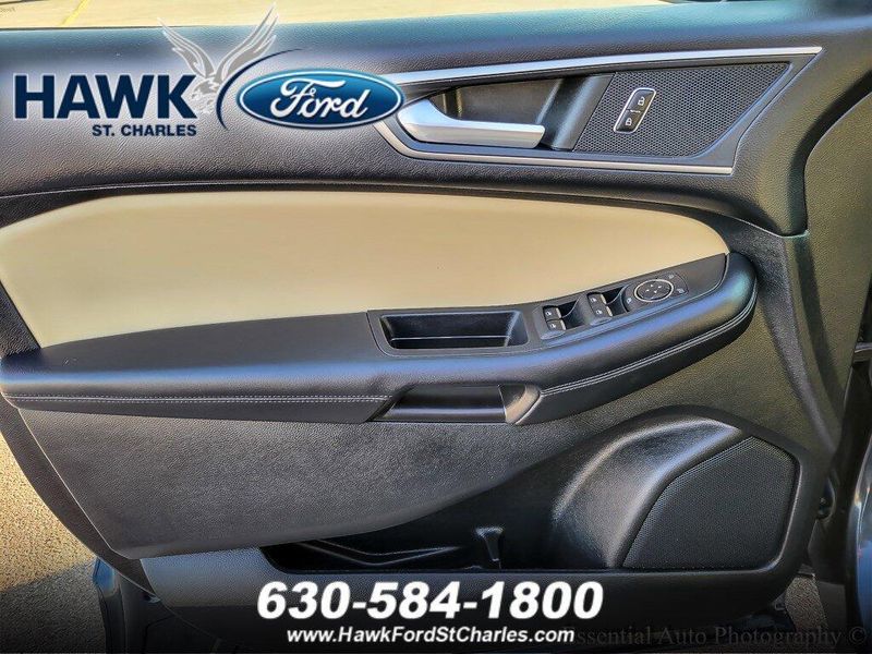 2022 Ford Edge SEL photo 16