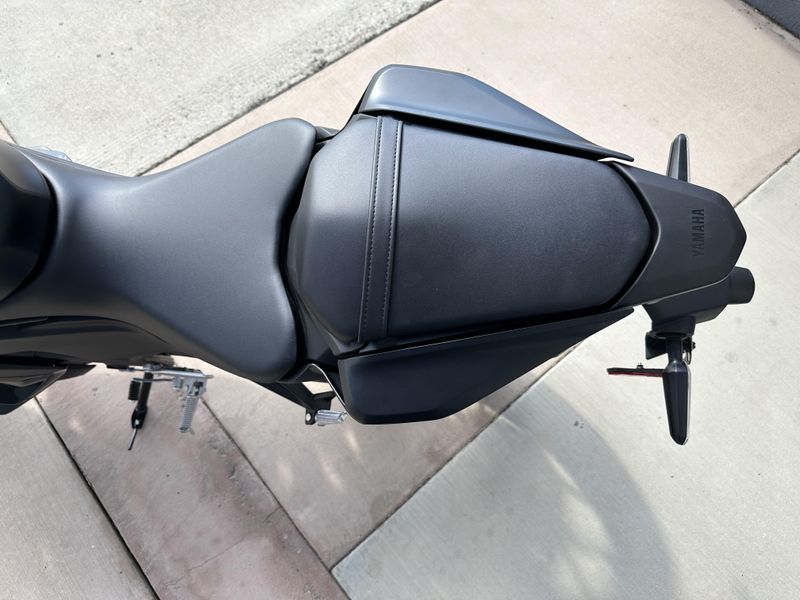 2025 Yamaha YZF-R3 Image 7