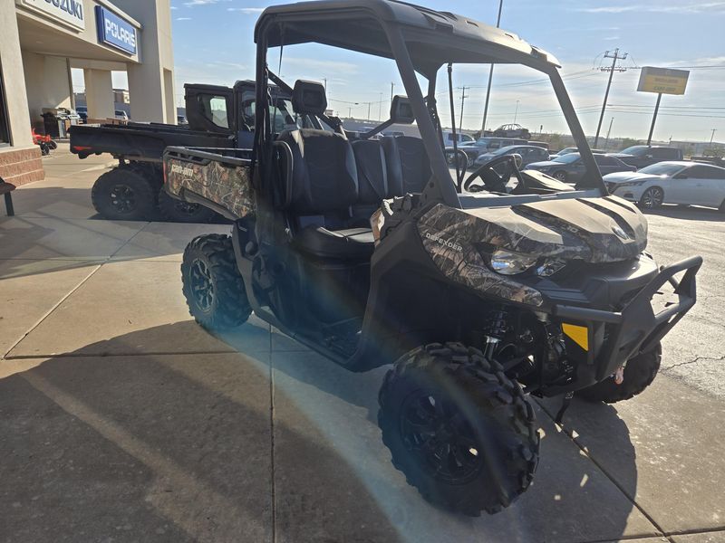 NEW 2025 CAN-AM DEFENDER XT HD10 Image 1