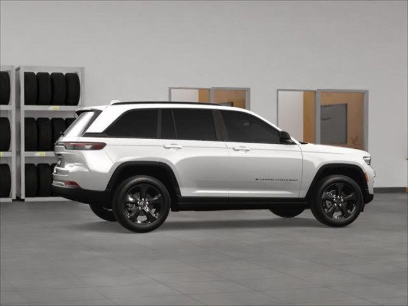 2025 Jeep Grand Cherokee Altitude photo 5