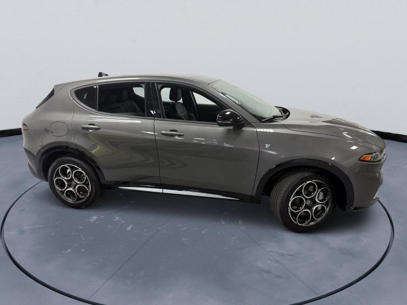 Used 2024 Alfa Romeo Tonale Ti Premium eAWD w/SunroofImage 3