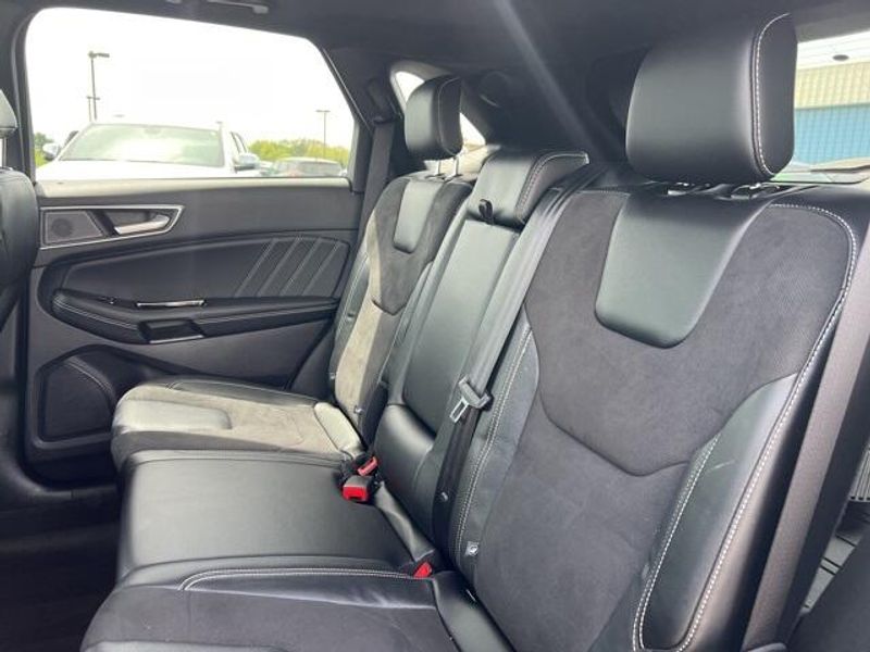 2020 Ford Edge STImage 16