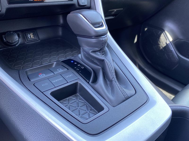 2024 Toyota RAV4 XLE PremiumImage 25