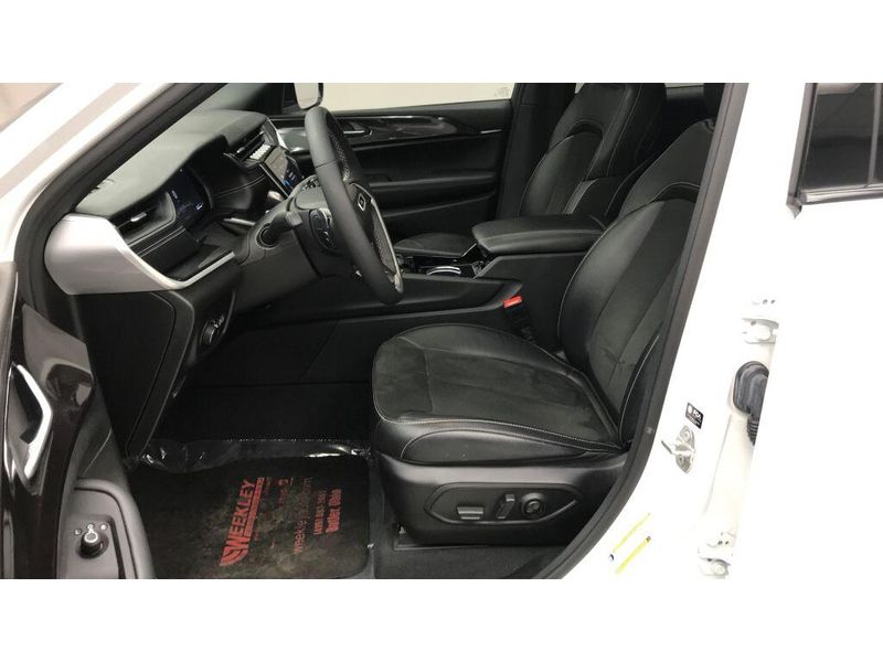 Used 2023 Jeep Grand Cherokee AltitudeImage 7