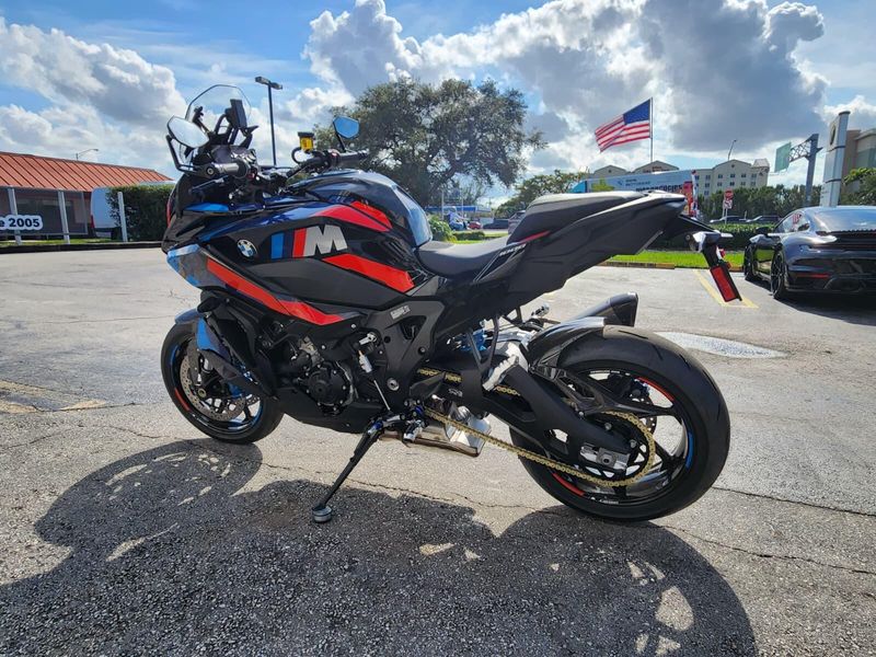 2026 BMW M 1000 XRImage 6