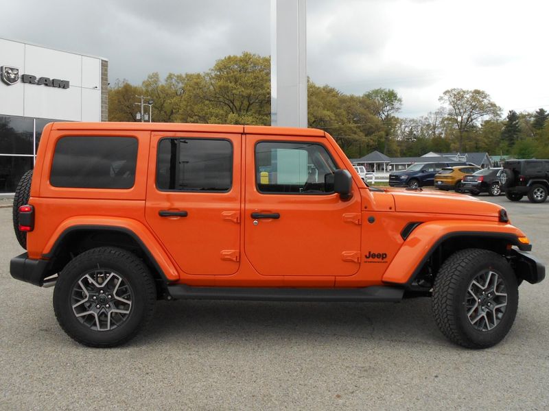 2025 Jeep Wrangler 4-door SaharaImage 29