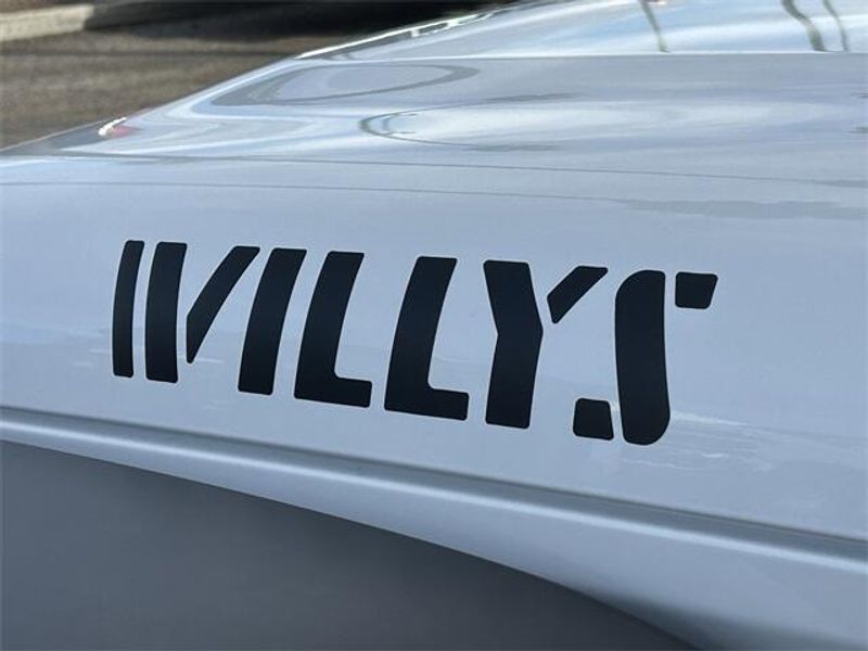 2025 Jeep Wrangler photo 4