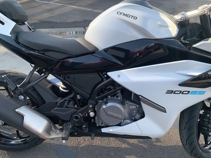 New 2025 CFMOTO 300SS Image 16