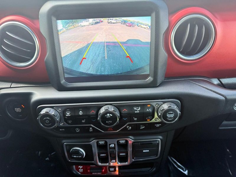 2018 Jeep Wrangler Unlimited Rubicon photo 19