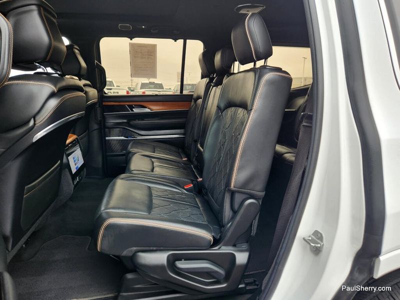 2022 Jeep Grand Wagoneer Series III