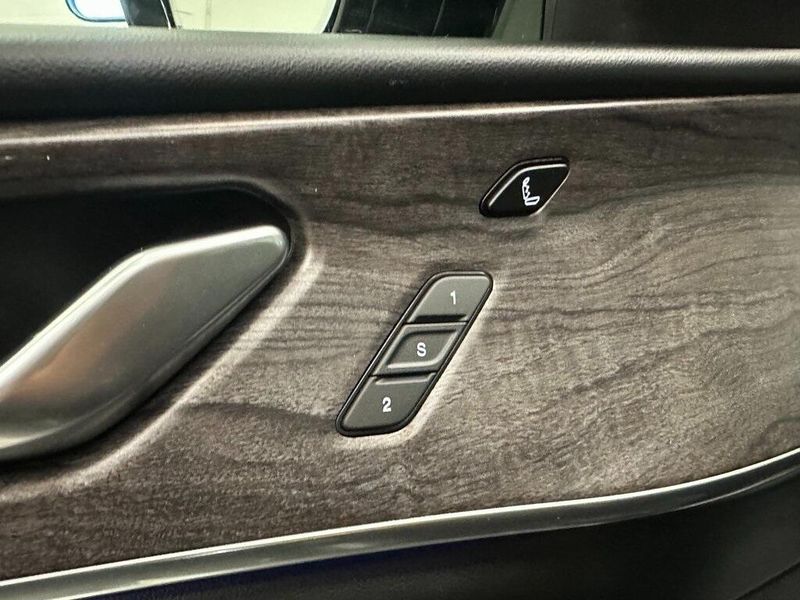 2021 Jeep Grand Cherokee Overland photo 12
