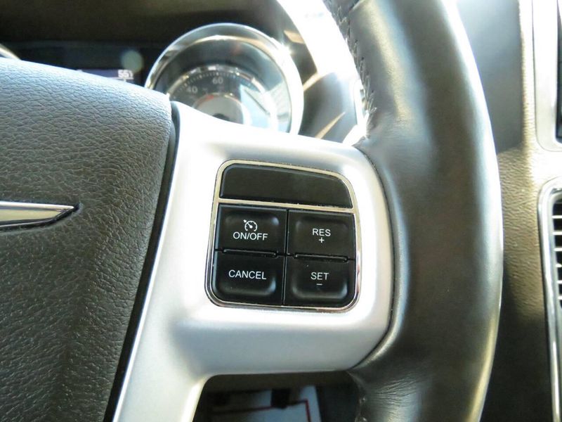 Used 2015 Chrysler Town & Country Touring L 4dr Mini VanImage 15