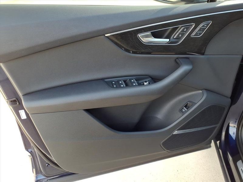 Used 2022 Audi Q7 55 Premium PlusImage 17