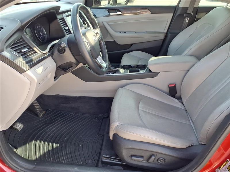 Used 2018 Hyundai Sonata LimitedImage 15