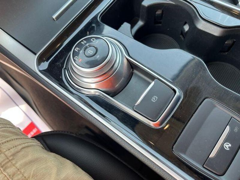 2020 Ford Edge SEL photo 22