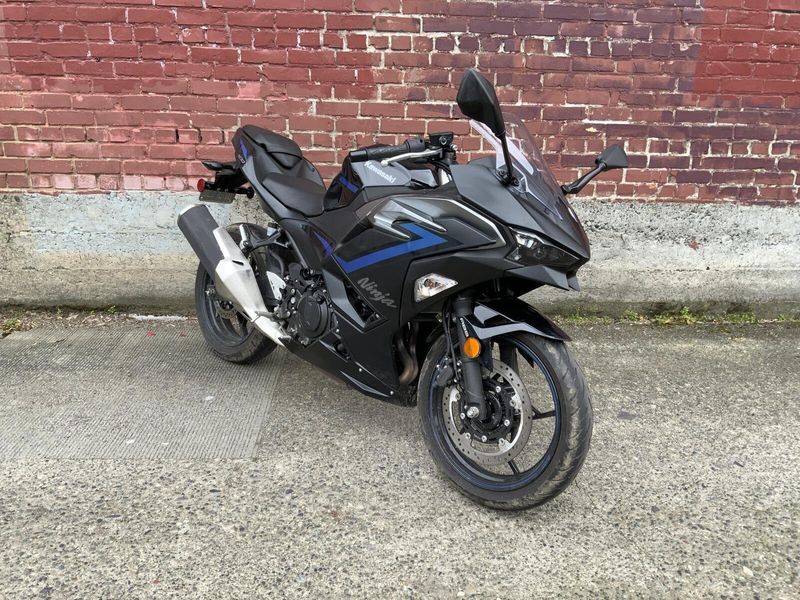 Used 2025 Kawasaki EX500-NINJA 