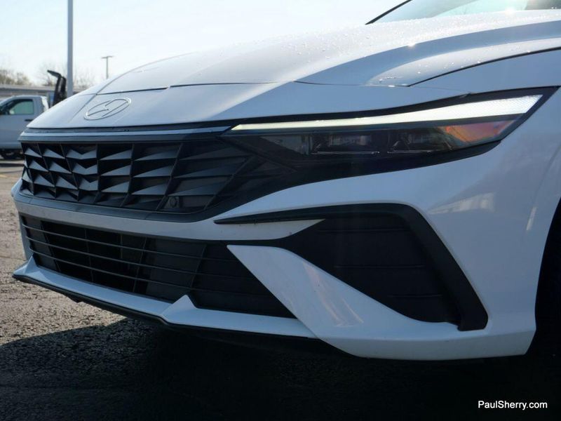 2024 Hyundai Elantra SELImage 50
