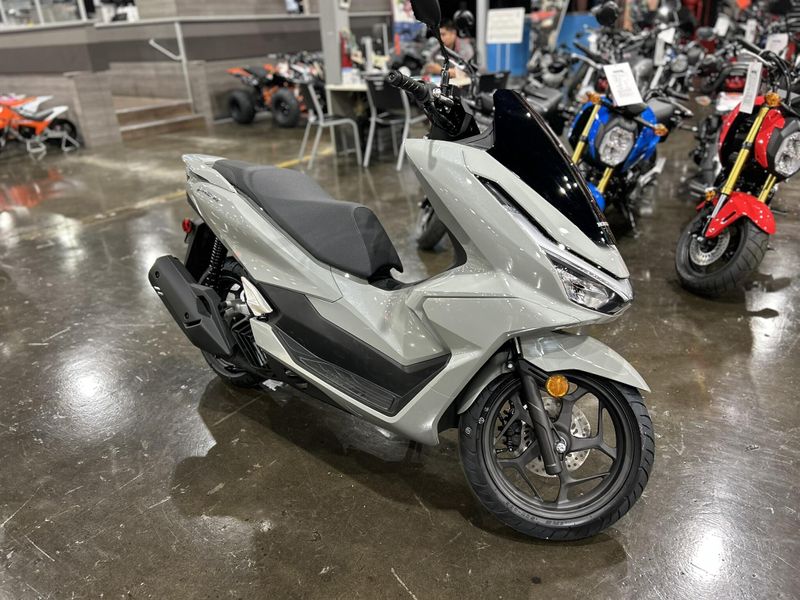 2025 Honda PCX Image 1