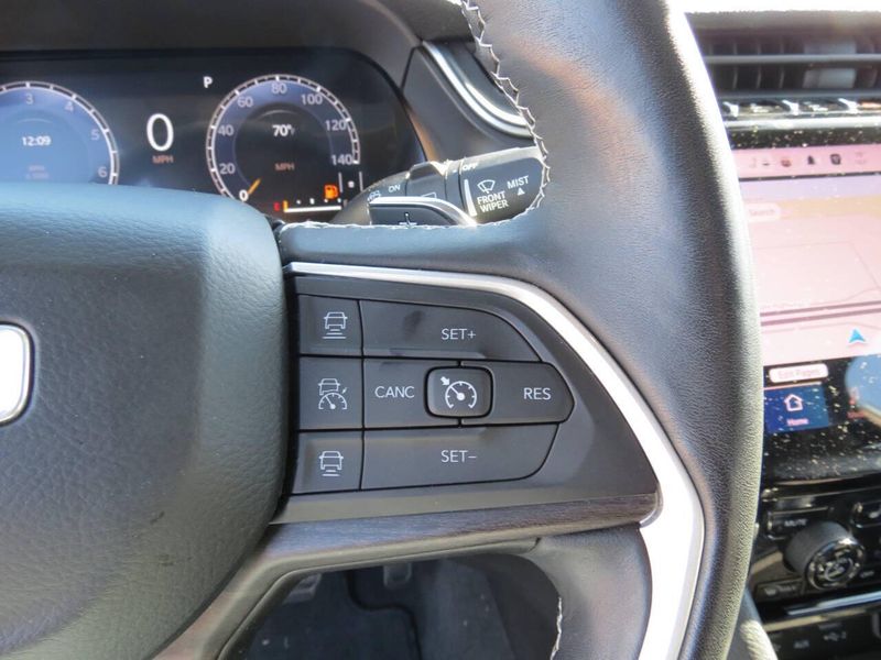 Used 2021 Jeep Grand Cherokee L Limited 4x4 4dr SUVImage 15