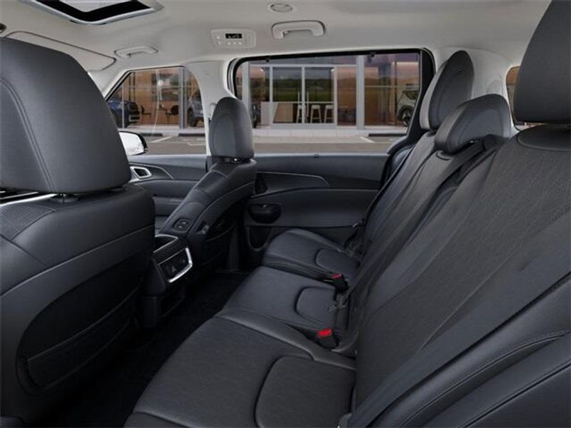2025 Kia Carnival SXImage 18