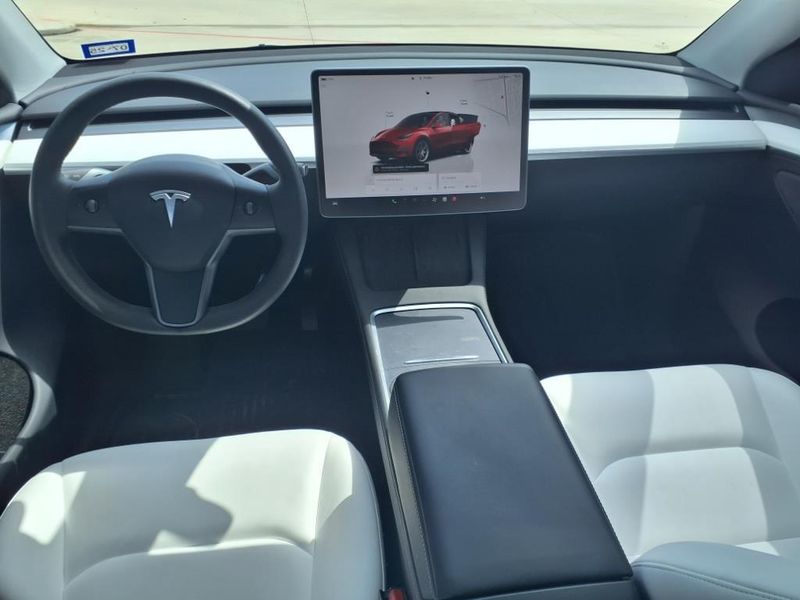 2023 Tesla Model Y Long RangeImage 13