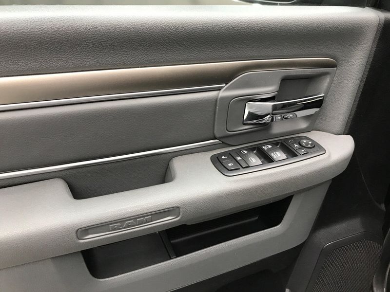 2016 RAM 1500 Big HornImage 3