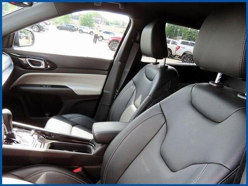 New 2025 Jeep Compass LimitedImage 13