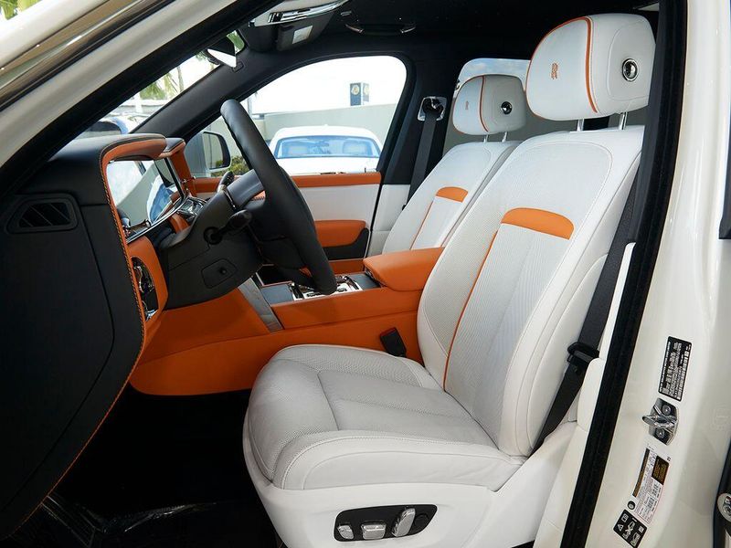 Used 2025 Rolls-Royce Cullinan Image 12