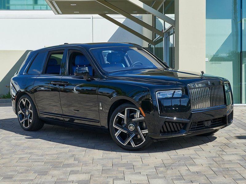 New 2026 Rolls-Royce Cullinan Black BadgeImage 5