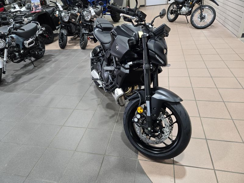 2025 Yamaha MT07 MATTE CHARCOAL BLACK Image 2