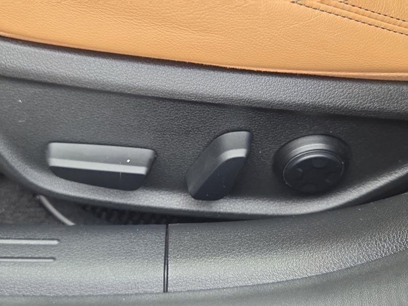 2022 Genesis G70 2.0T photo 35