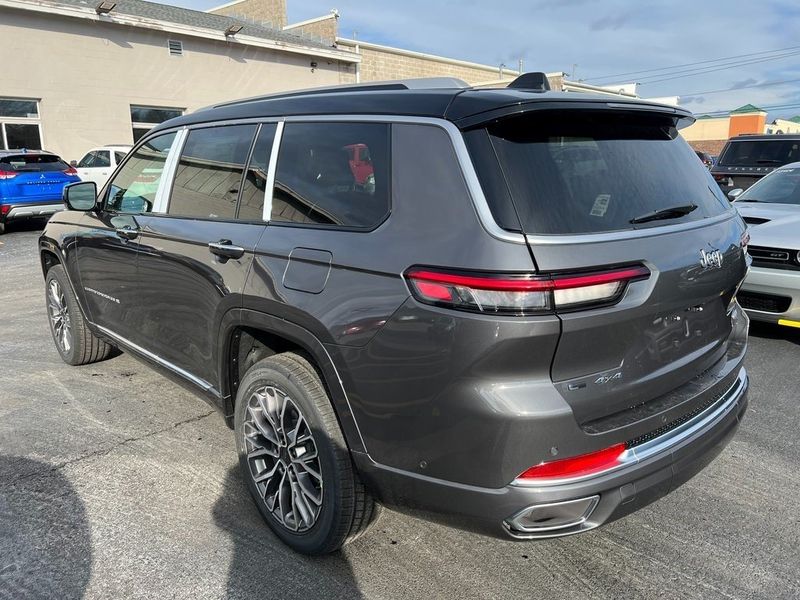 2023 Jeep Grand Cherokee L Summit Reserve 4x4Image 10