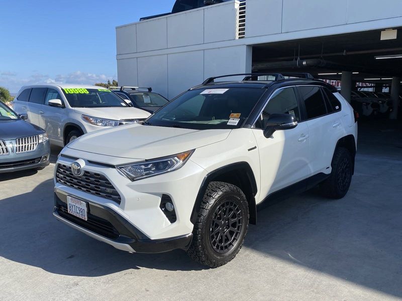 2021 Toyota RAV4 XSEImage 8