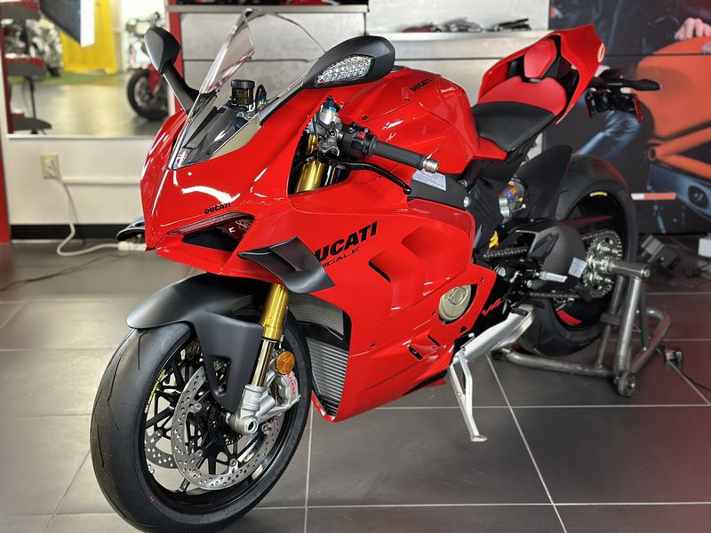 2024 Ducati PANIGALE V4 SImage 3