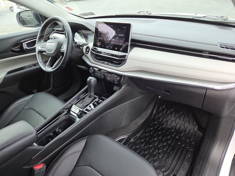 2022 Jeep Compass Limited photo 14