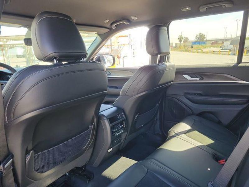 New 2026 Jeep Grand Cherokee Laredo Altitude 4x4