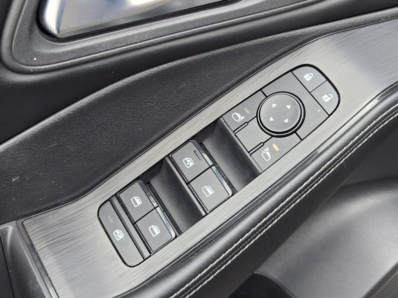 Used 2024 Nissan Rogue FWD SV