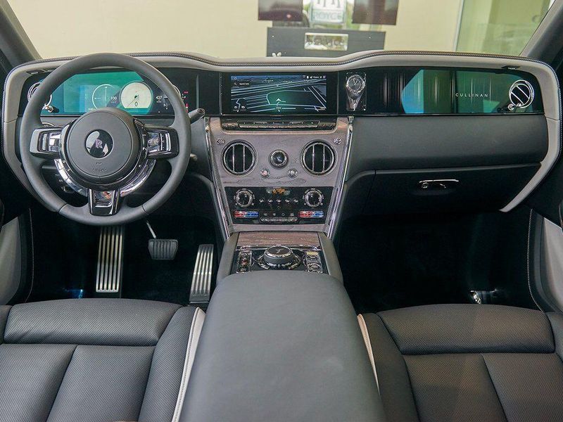 New 2026 Rolls-Royce Cullinan Image 4