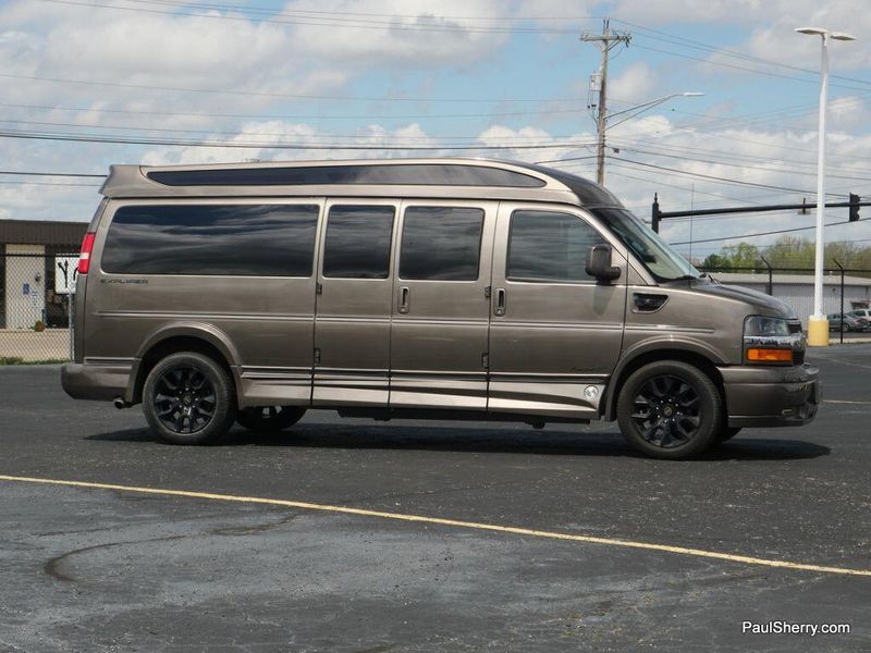 2023 Chevrolet Express Image 7