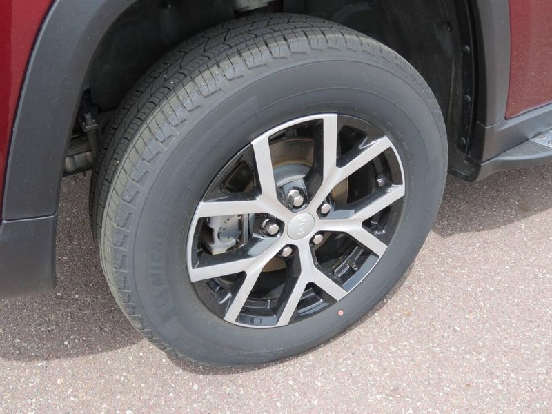 Used 2025 Jeep Grand Cherokee Limited 4x4 4dr SUVImage 24
