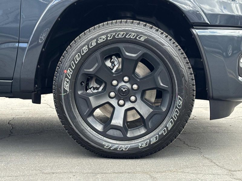 New 2026 RAM 1500 Big Horn Crew Cab 4x2 5'7' Box
