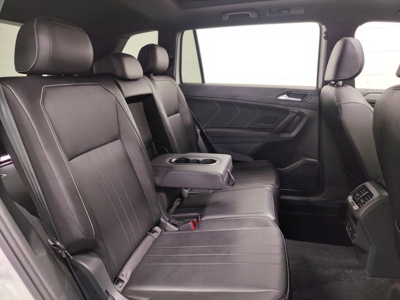 Used 2022 Volkswagen Tiguan SE R-Line Black AWD w/SunroofImage 18