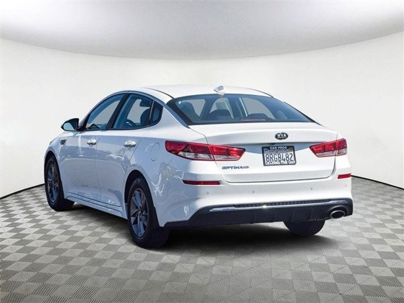 2020 Kia Optima LXImage 6