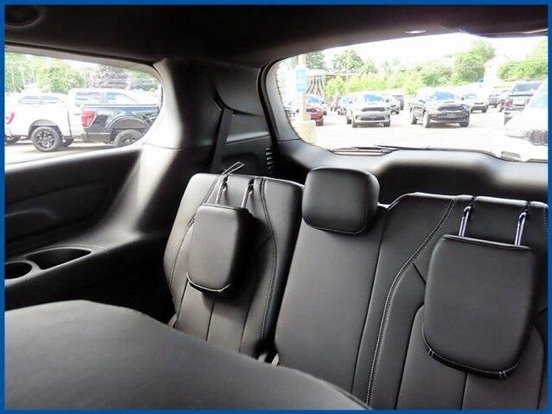 New 2025 Chrysler Pacifica SelectImage 11