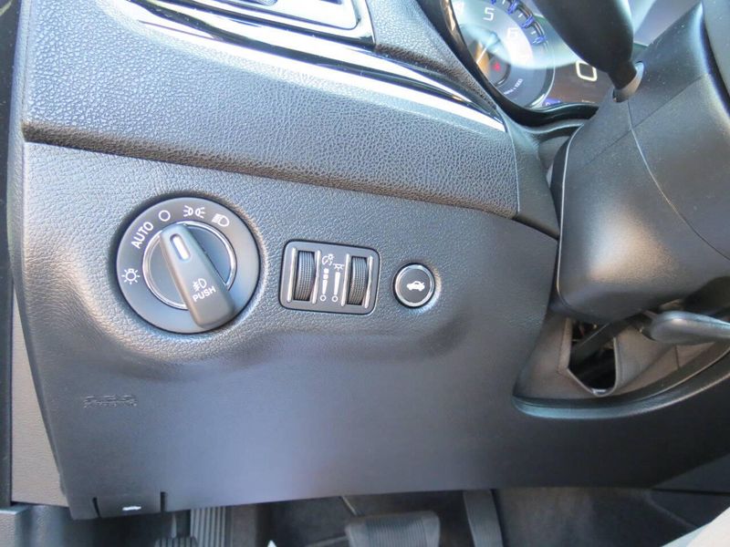 Used 2018 Chrysler 300 S AWD 4dr SedanImage 17